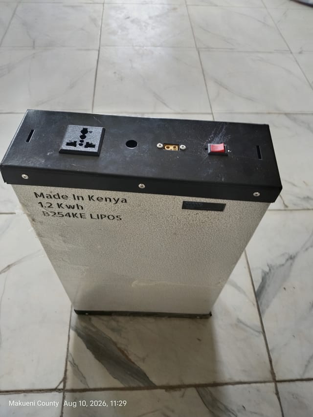 1,200Wh battery generator